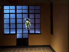 -Nathalie Djurberg与Hans Berg“牛皮纸包裹的月亮”-Prada荣宅当季展览