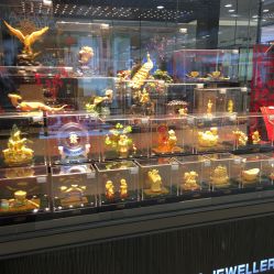 -六福珠寶(百联南方购物中心店)