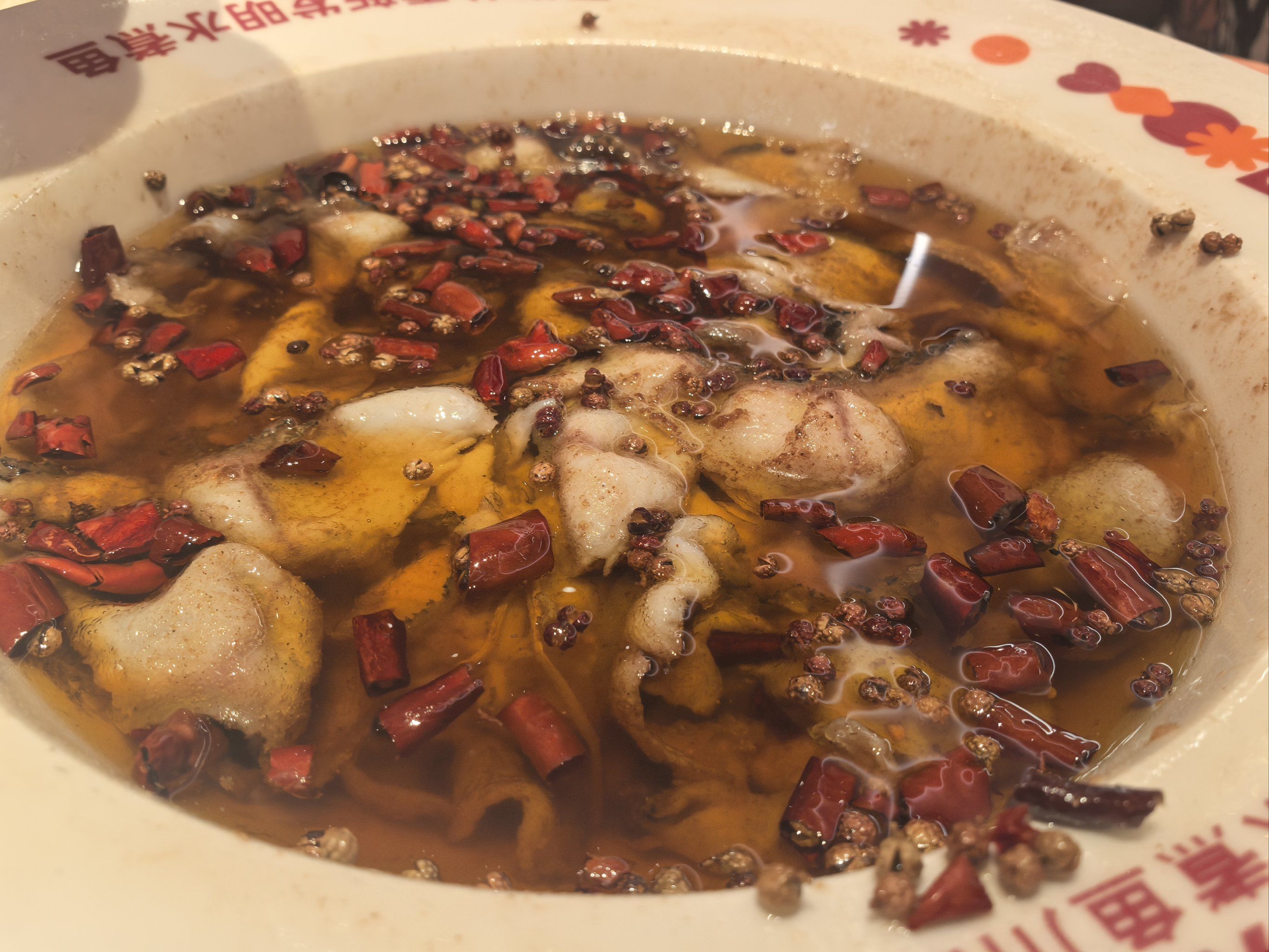 水煮鱼新鲜美味,送的红豆豆花也很好吃.打