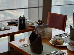 靠窗位-视界美食自助餐厅·石家庄希尔顿酒店