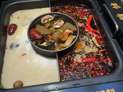 -老牌坊云南鱼豆花火锅(哈西万达店)