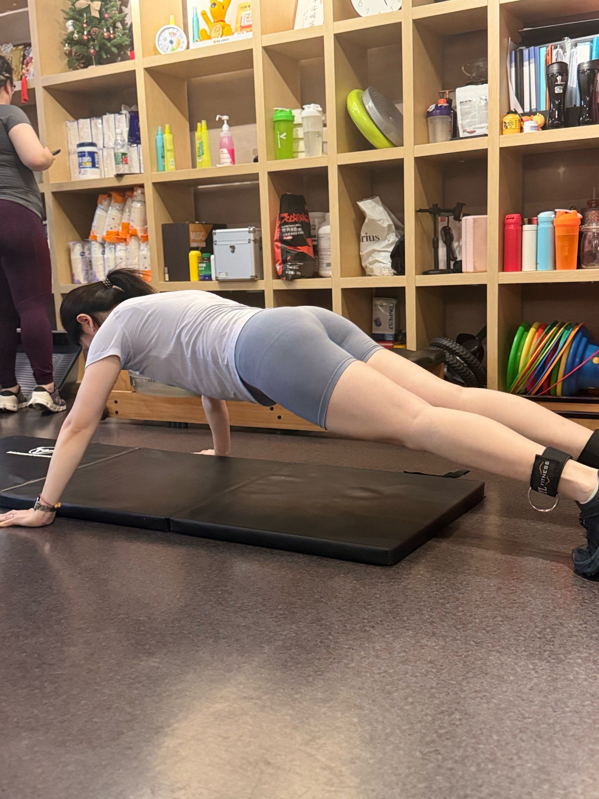 女神俯卧撑挑战