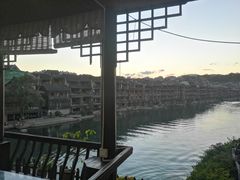 -临江餐馆二楼美食部落