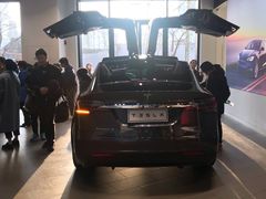 -TESLA 特斯拉(上海太古汇体验店)