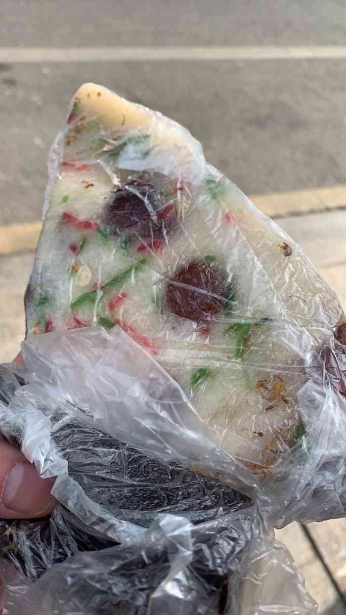 松盛糕团店(红旗桥一店)-"绉纱馄饨有5块,6块,7块三种,照片上是.