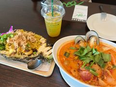 -Chom Cafe and Restaurant
