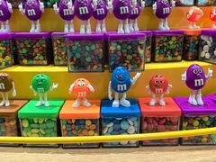 -m豆巧克力世界(上海世茂广场店)