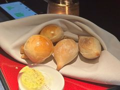 餐前面包配黄油-弦月窗LUNETTE BY AMANDA(复兴路店)