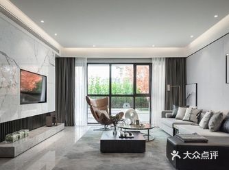 整体空间以高级灰为肌底
