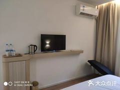 -全季酒店上海野生动物园店-地面停车场