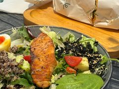 香草煎深海三文鱼沙拉-THE WOODS 简餐 (国贸商城店)