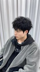 -一家只做男发烫染的店