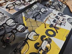 -肆兮眼镜·蔡司·徕卡战略合作店(大坪店)