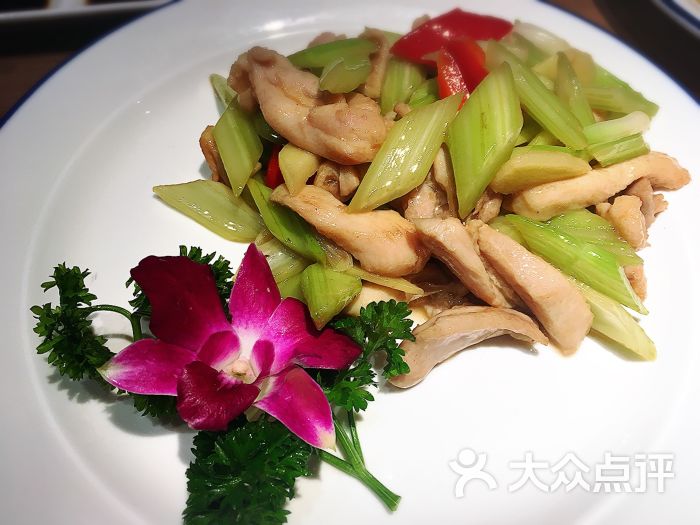 西芹炒鸡柳