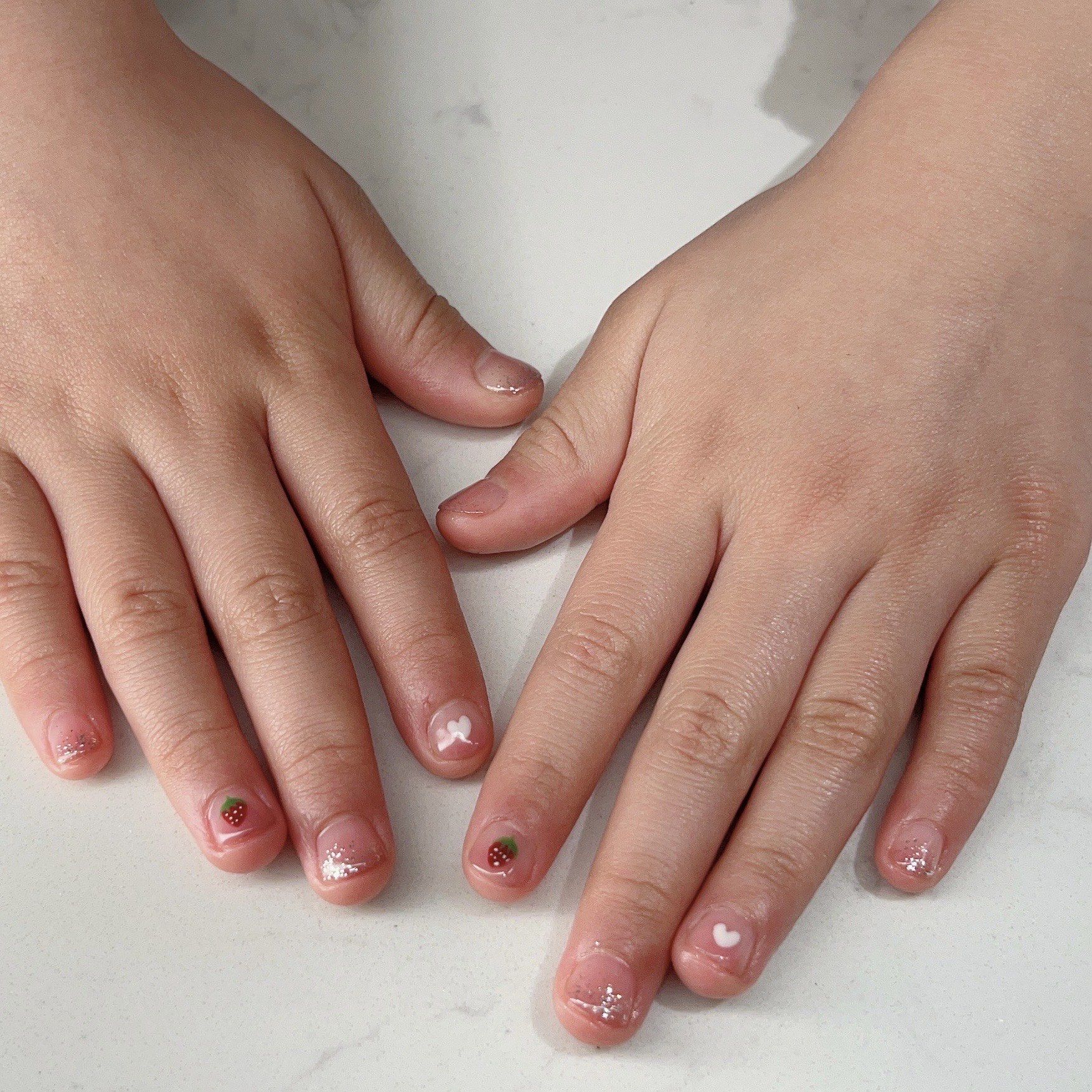 小朋友手太可爱了吧