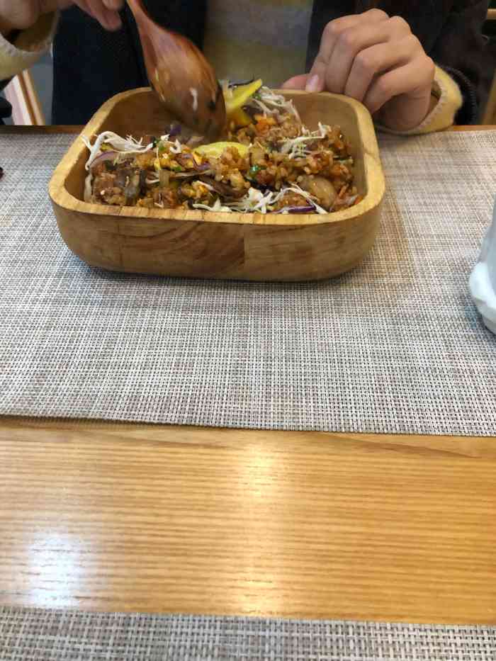 鱼之初日式料理(莱蒙店「位置」在莱蒙屈臣氏那边「环境」去的时.