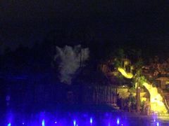 暴雨山洪表演-横店影视城梦幻谷园区