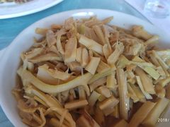 手剥笋-天乐农家鱼头王(天目湖店)