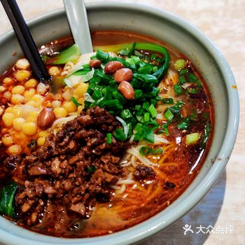 随便找的一家店吃的小面，味道不错，拌川是带韧性的面条