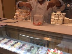 -花花卷卷·鲜食蛋糕(静安久光百货店)