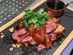 慢烤咸猪肘-THE CUT Rooftop顶楼牛排餐吧(环贸iapm店)