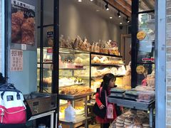 面包甜点陈列柜-宏发红西饼屋(天津路店)