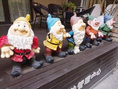 -鲁邦国际风情街(麦世达韩国精品百货店)