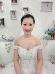 -红馆妆造(中央大街店)