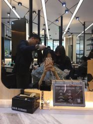 -HAIR CORNER