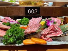 黑牛六拼-明洞阿姨·韩式酱蟹烤肉·创意料理(三元桥店)