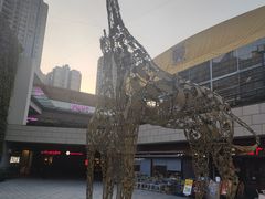 -瑞虹新天地月亮湾
