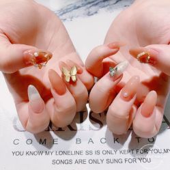 -璀璨&星光美甲美睫店