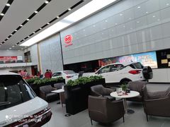 -上海华裕比亚迪4S店