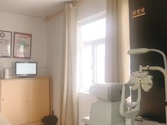 -罗伯特眼镜·蔡司官方授权(罗湖国贸店)