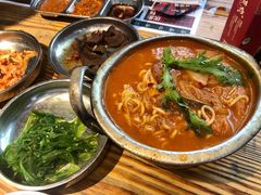-青瓦炭韩潮烤肉(花园道店)