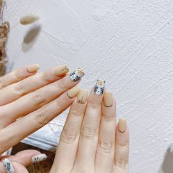 -花岐款式专研健康美甲沙龙