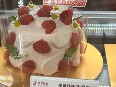 树莓炸弹鲜奶蛋糕-花花卷卷·鲜食蛋糕(静安久光百货店)