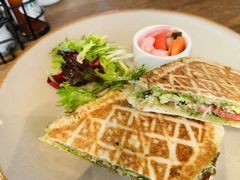 -ROAST coffee & eatery