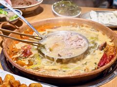 -洱火云南酸菜牛肉火锅(石景山当代商城店)