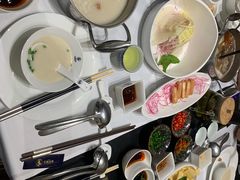 -红鼎豆捞·非遗鲍皇汤火锅(宝丰路店)