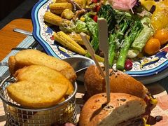 -Lighthouse灯塔西餐吧(燕儿岛支路店)