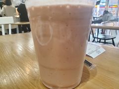 草莓奶昔-HELLO 27 意面·沙拉·帕尼尼