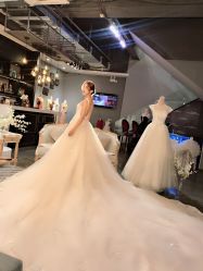 -艾米丽婚纱礼服