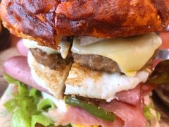 双蛋指椒牛肉汉堡-魏斯理汉堡(西安沣东吾悦店)