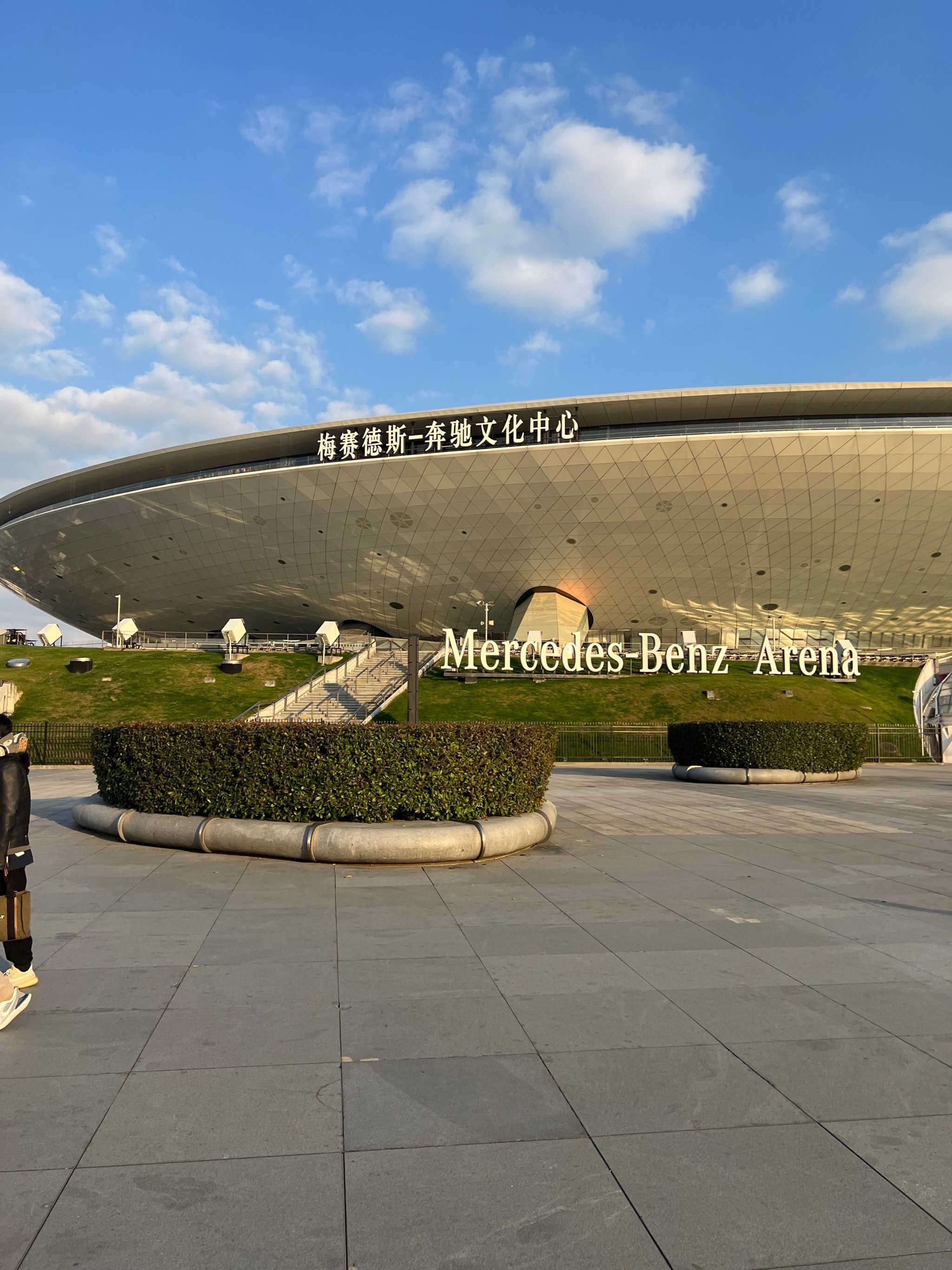 网络风潮已经占领了上海世博庆典广场