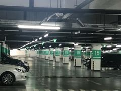 -虹桥火车站-停车场