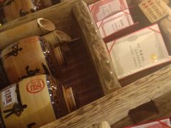 -老牌坊云南鱼豆花火锅(爱建店)