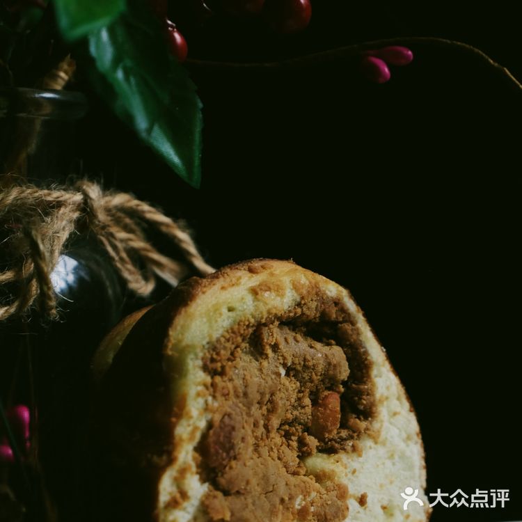 咸口叉烧特别香，黑芝麻咸奶酥上次吃觉得偏咸