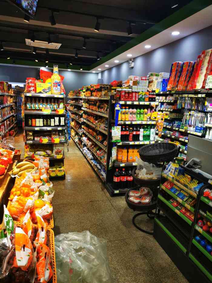 津工超市(咸阳路店)-"因为风中等人,随便进去遛遛,没想到现在的.