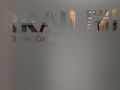 -瑞尔齿科(上海长风大悦城店)